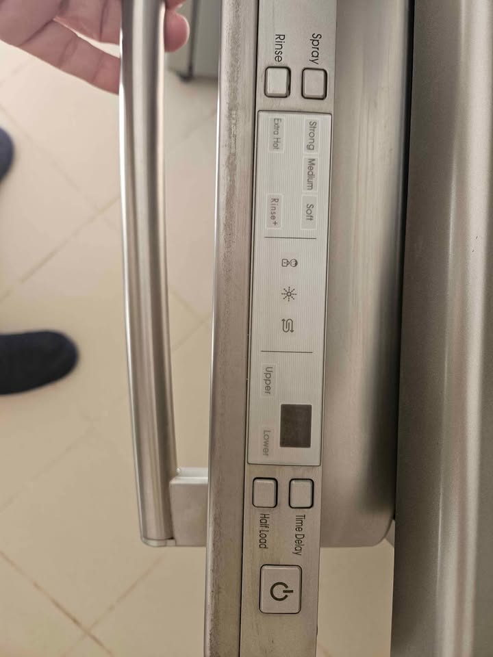 lave-vaisselle-lg-bandeau-commandes-programmes