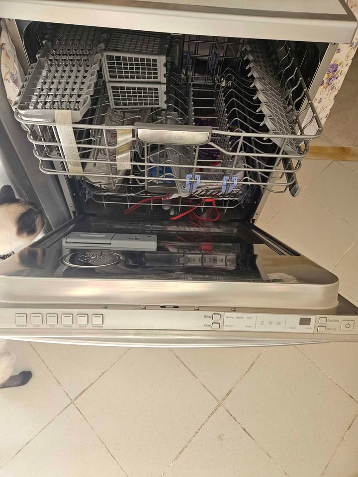 lave-vaisselle-lg-ouvert-panier-superieur