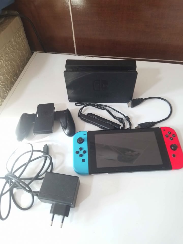nintendo-switch-pack-complet-joycon-dock-chargeur