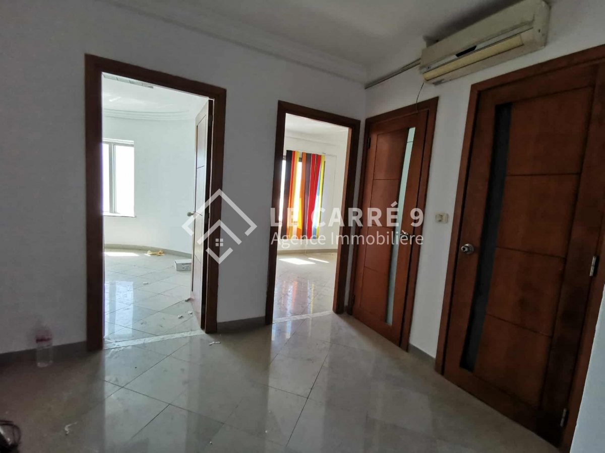 piece-principale-bureau-lac-3-lumineux-location