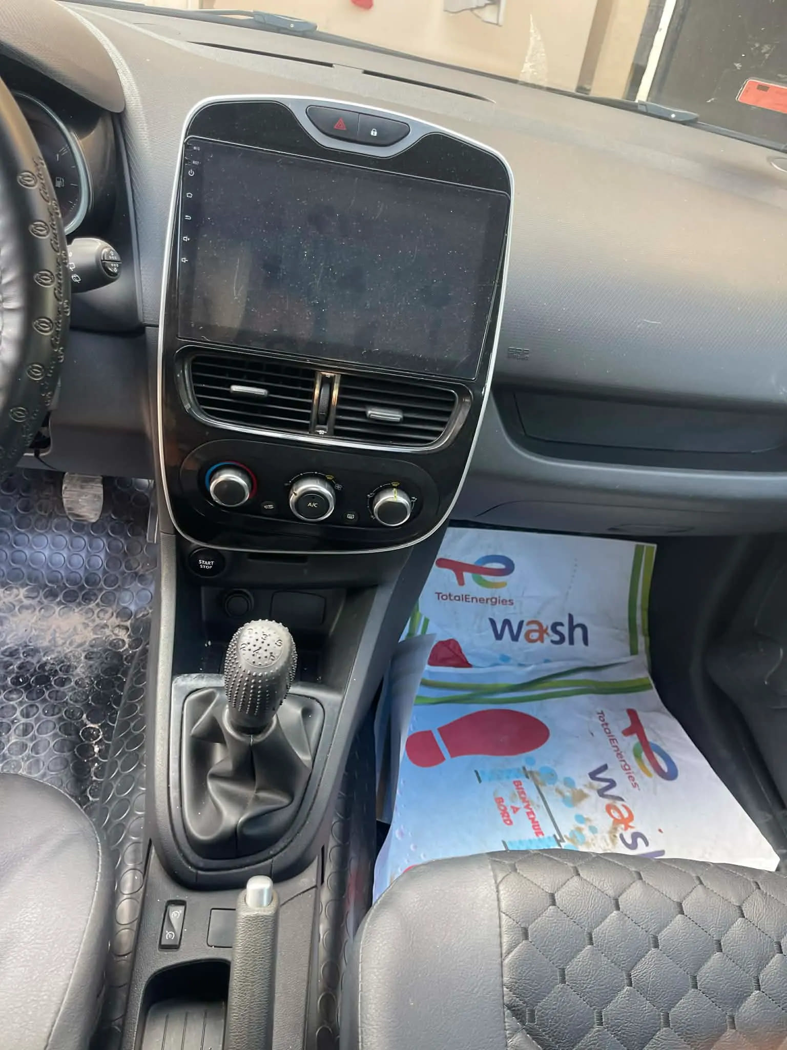 renault-clio-4-2019-interieur-volant-tableau-bord