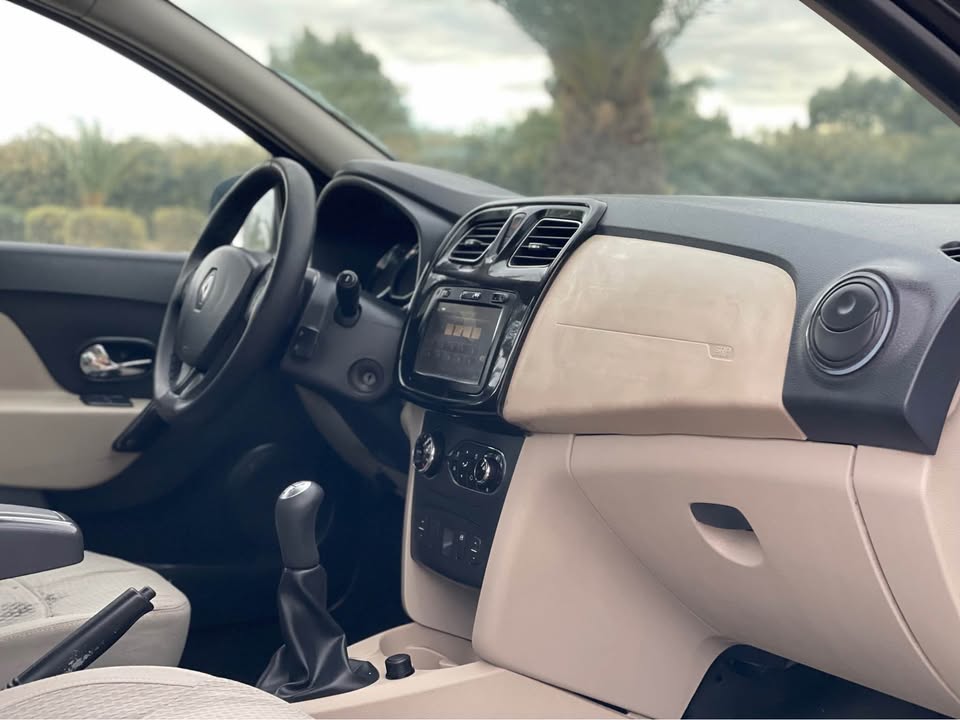 renault-symbol-2014-console-centrale-boite-manuelle