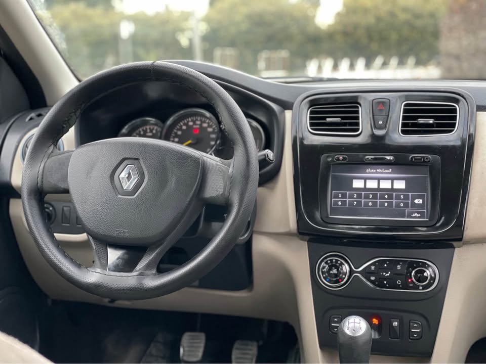 renault-symbol-2014-interieur-tableau-de-bord-volant