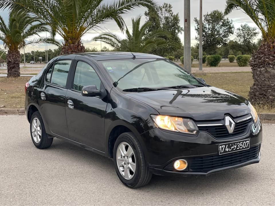 renault-symbol-2014-phares-antibrouillard-allumees