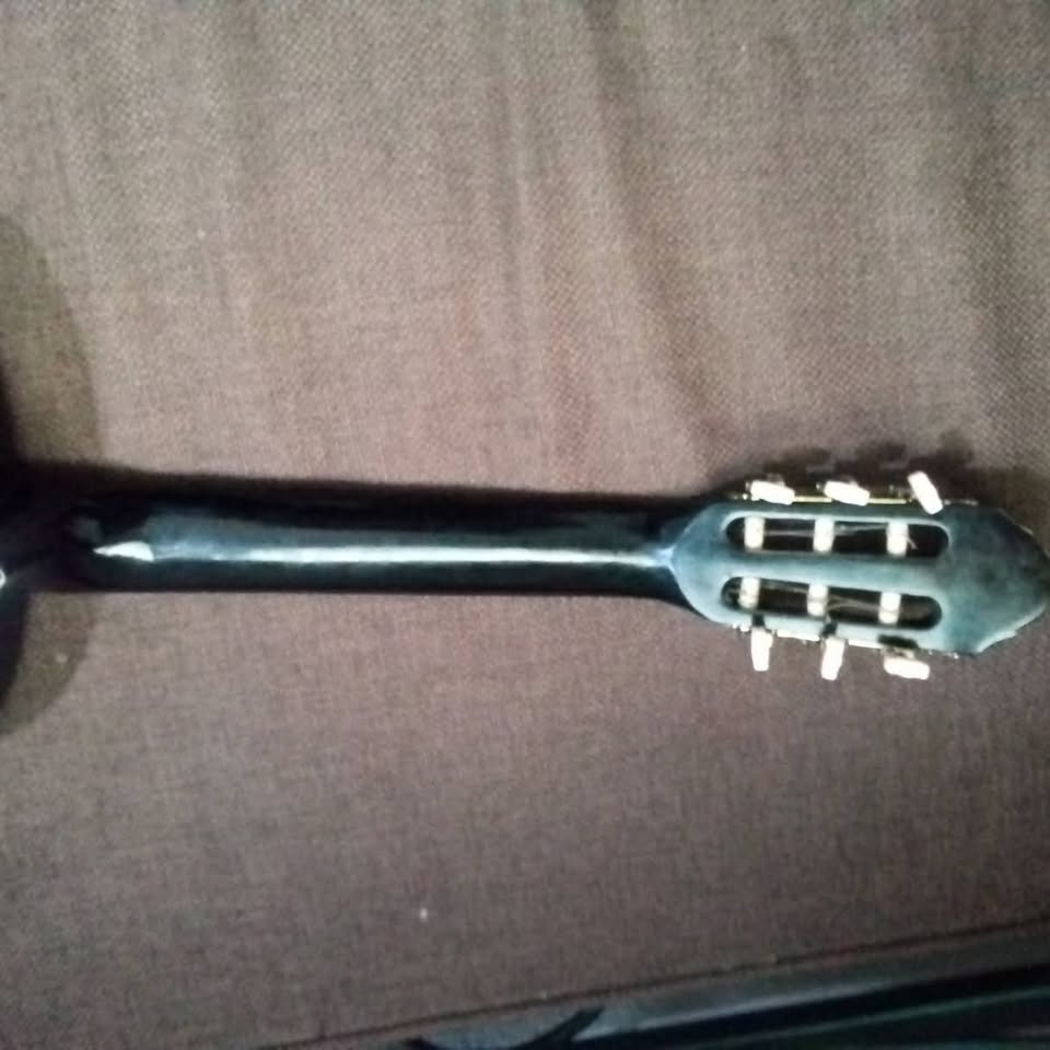 rosace-guitare-classique-ibanez-noire-detail