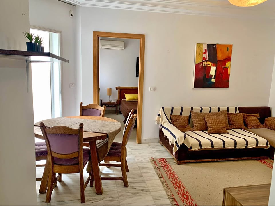 salon-appartement-s1-ennasr-avec-balcon-lumineux