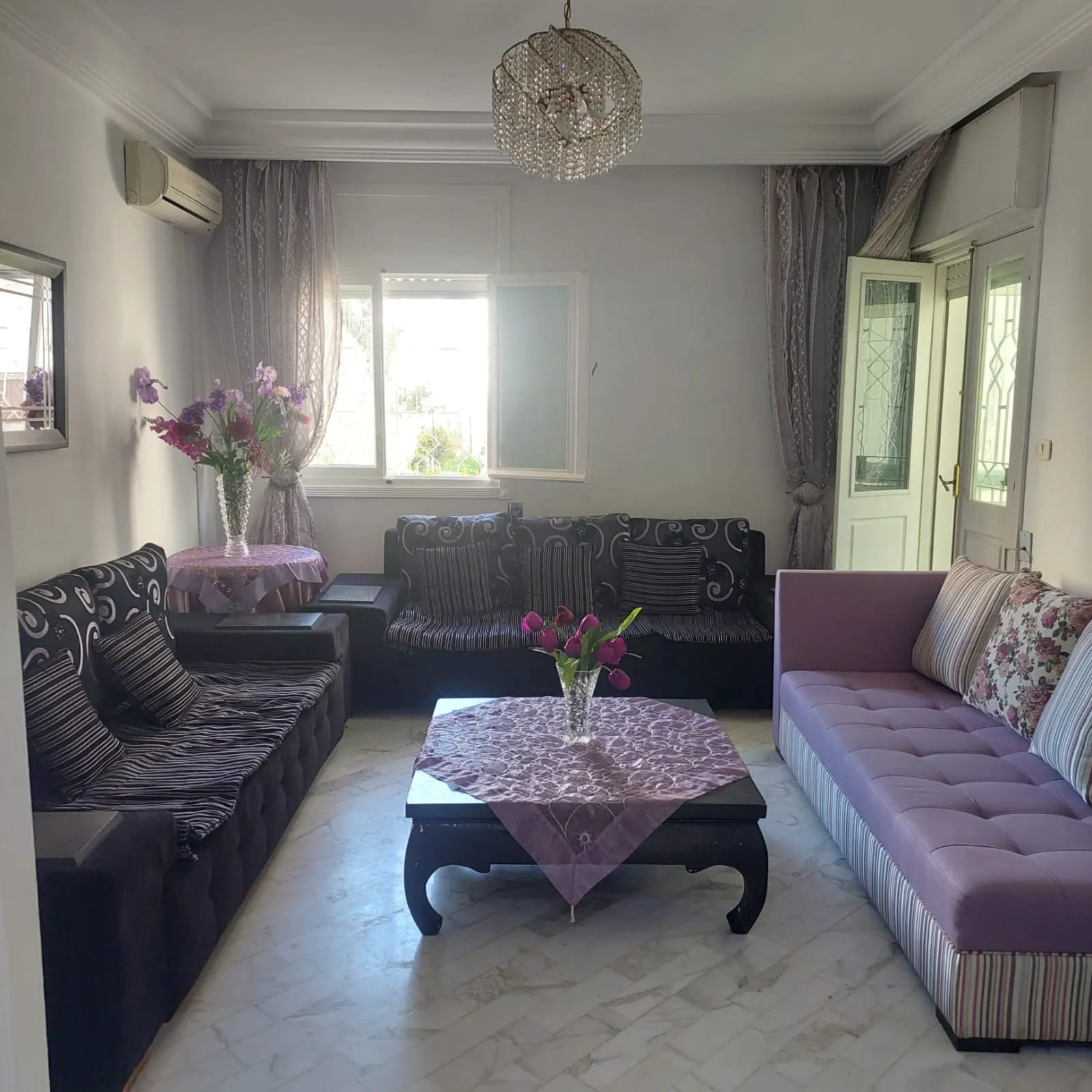 salon-climatise-appartement-s2-el-menzah-7-ariana