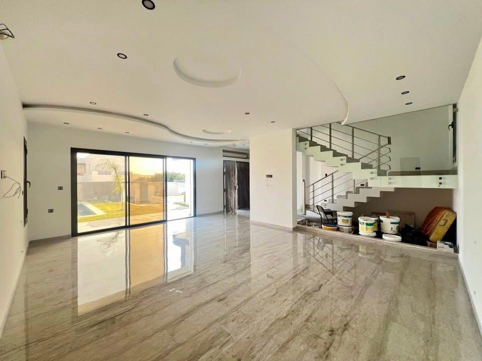 salon-lumineux-villa-neuve-hammamet