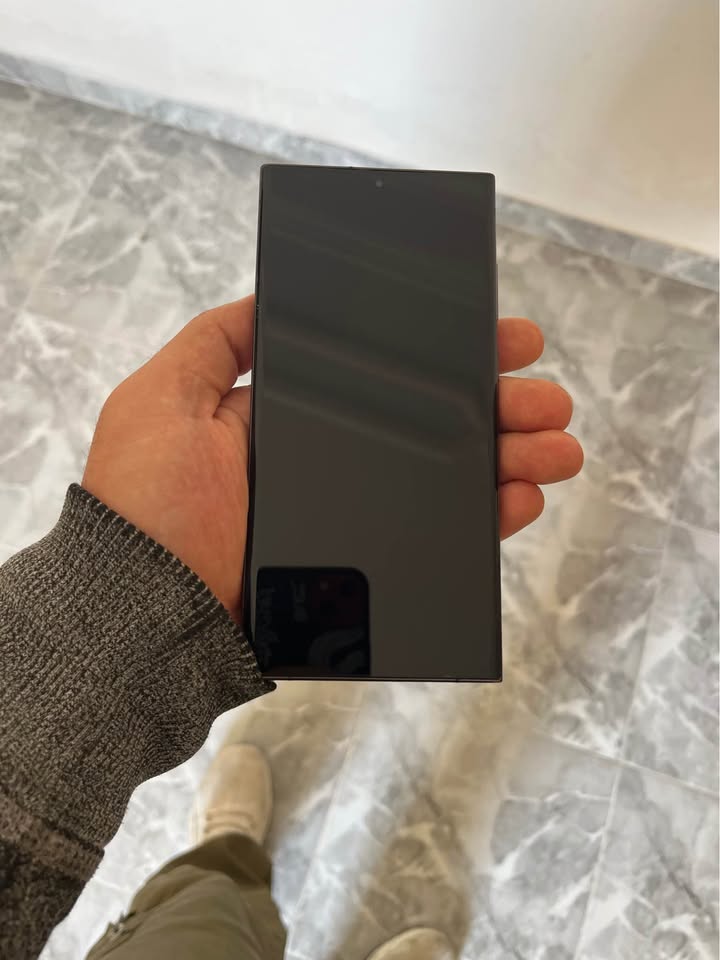 samsung-s23-ultra-256go-12go-ecran-noir-en-main