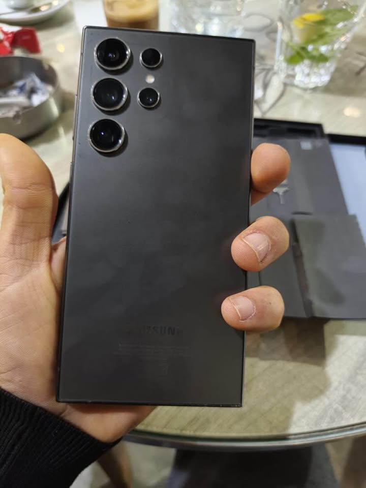 samsung-s24-ultra-smartphone-premium-noir-metalise