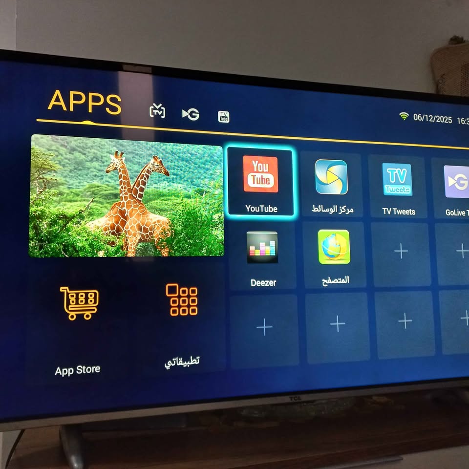 tcl-48-pouces-ecran-allume-salon