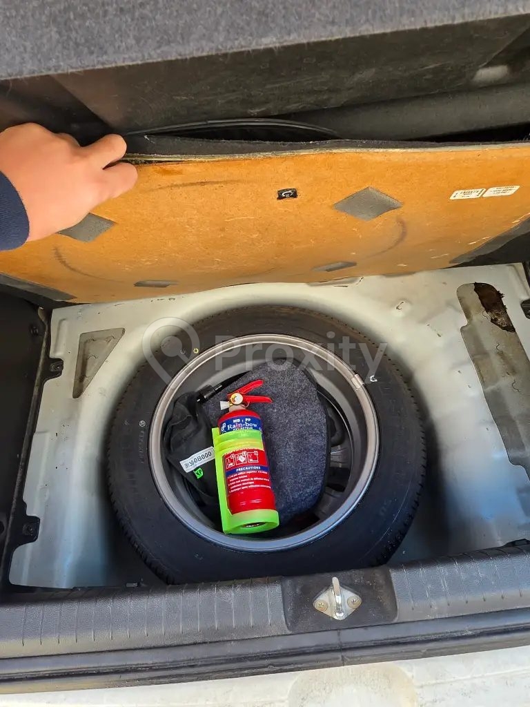 coffre-hyundai-i20-2017-roue-secours-et-extincteur