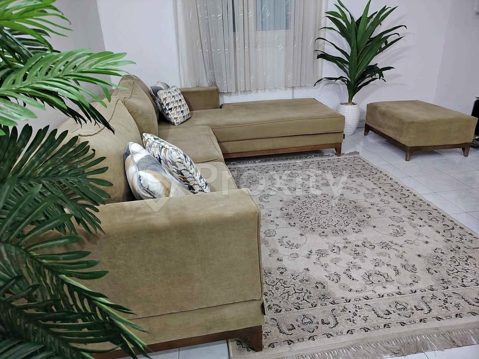 sejour-angle-design-avec-pouf-ariana