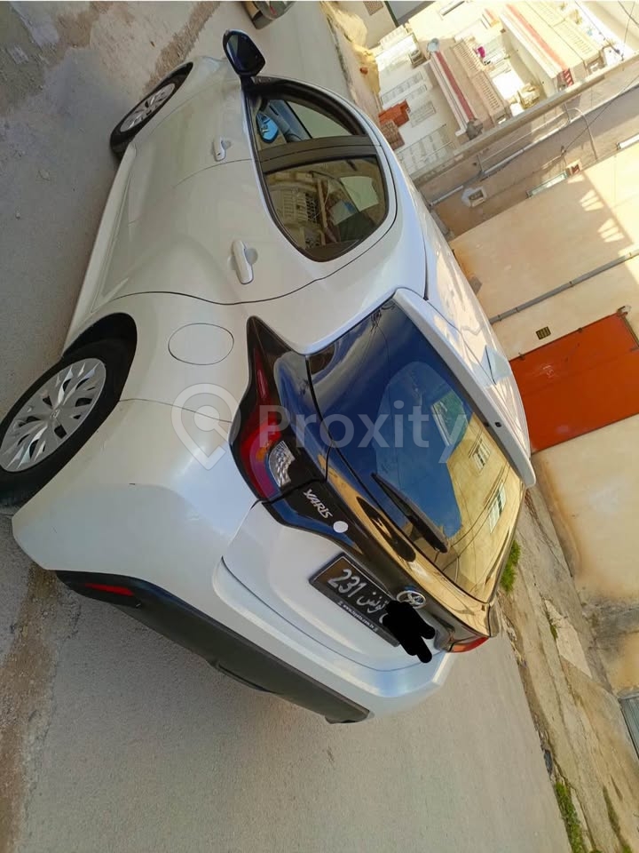 toyota-yaris-2022-arriere-blanche-occasion-tunis
