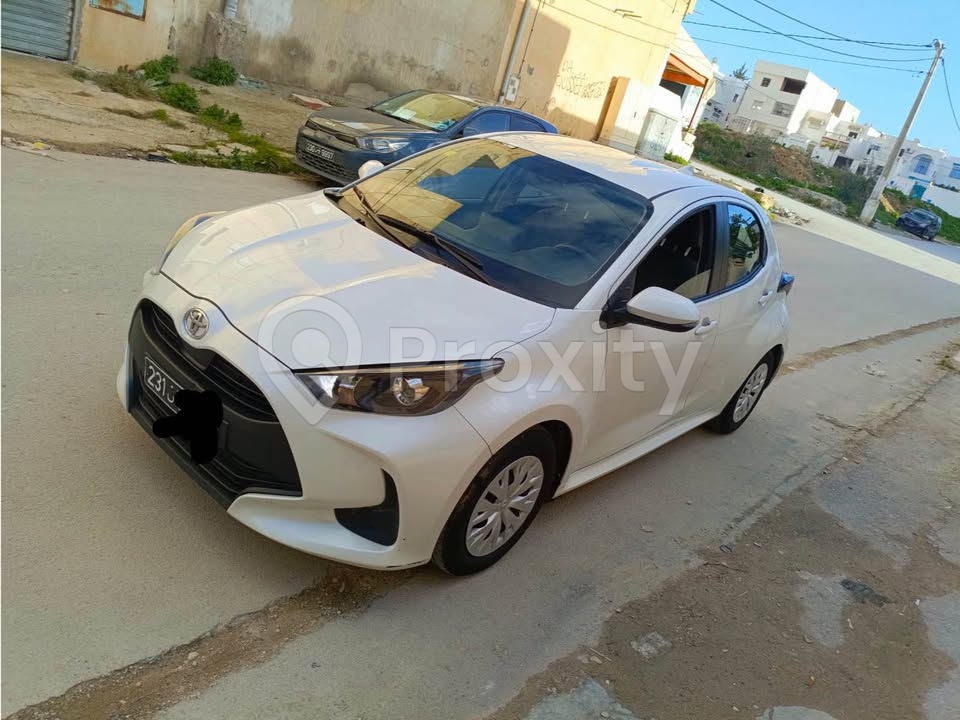 toyota-yaris-2022-profil-droit-jardin-el-menzah
