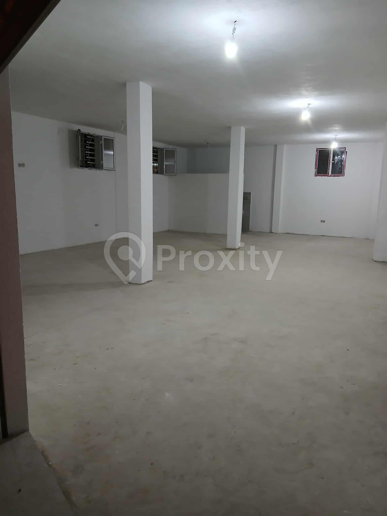 Local 130 M² à Akouda