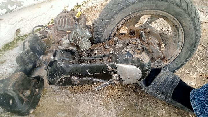 Bloc moteur scooter Peugeot 49cc avec carburateur + échappement – Nabeul – 200 DT