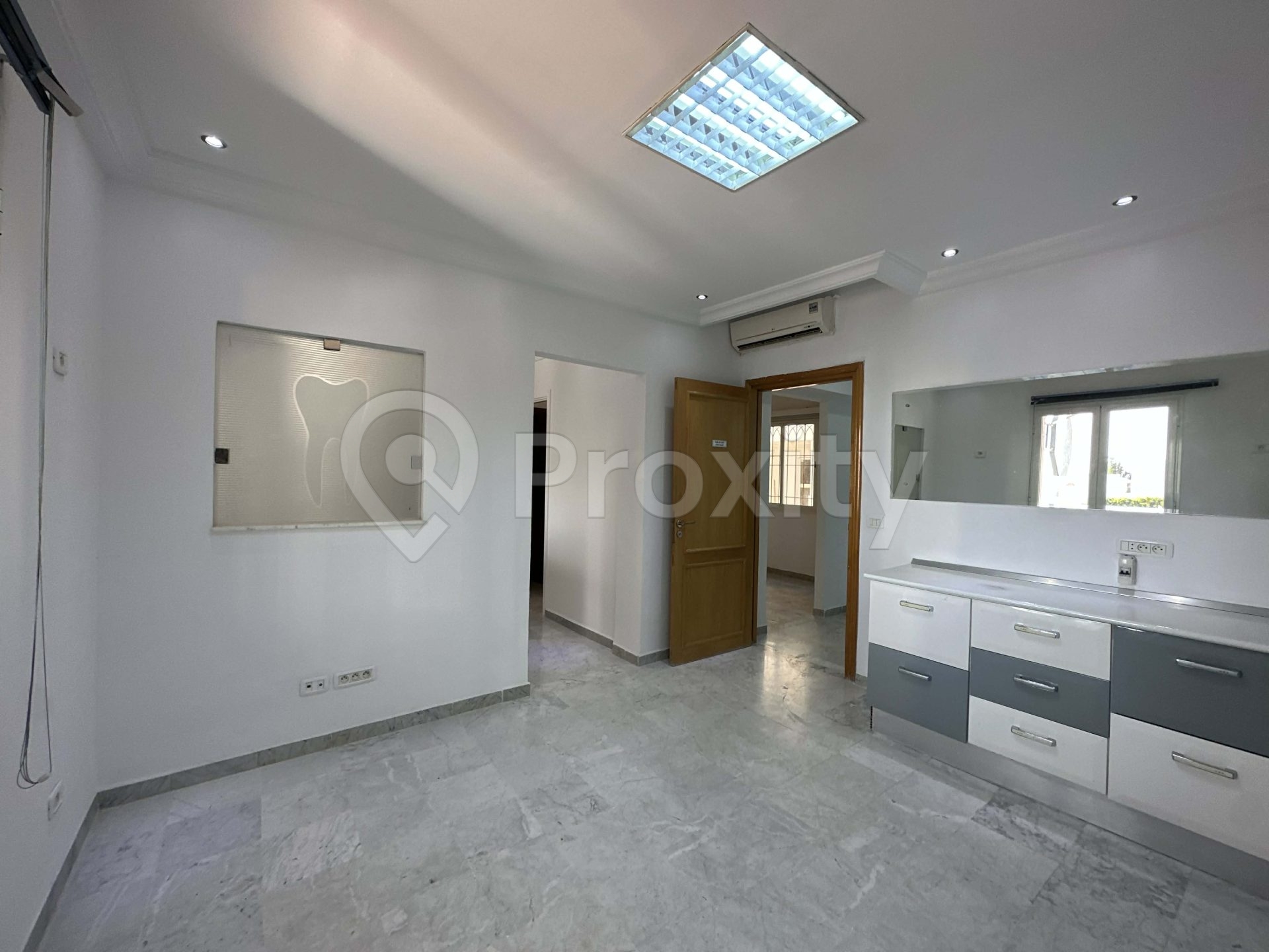 Bureau A+2 100 m² à louer – Ennasr 2 (Hédi Nouira, côté Clinique Amilcar) – résidence sécurisée