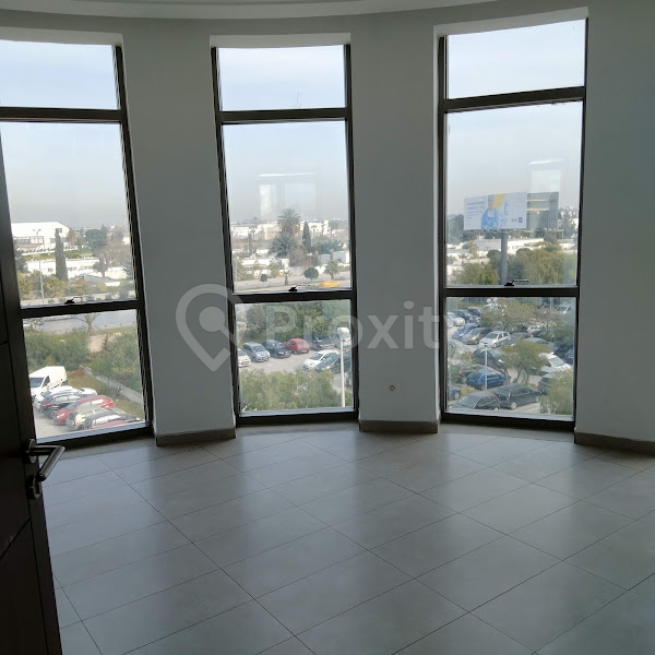 Bureau haut standing 298 m² (hall + 7 bureaux) vue aéroport – Lac 1, Tunis
