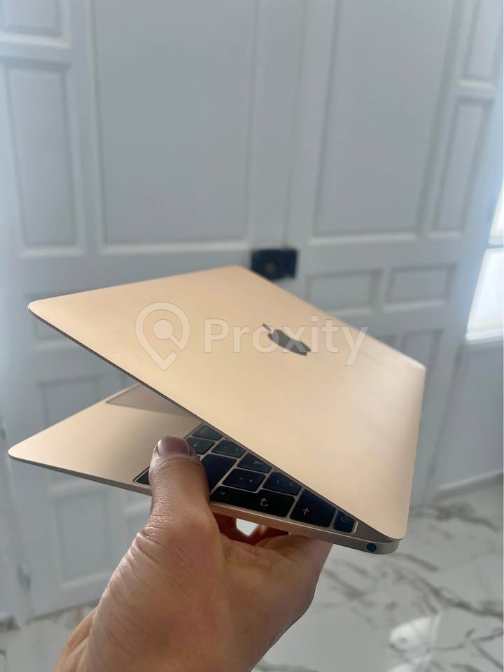 MacBook Retina 12 pouces 2016 (Core m5 / 8 Go) en bon état à Monastir