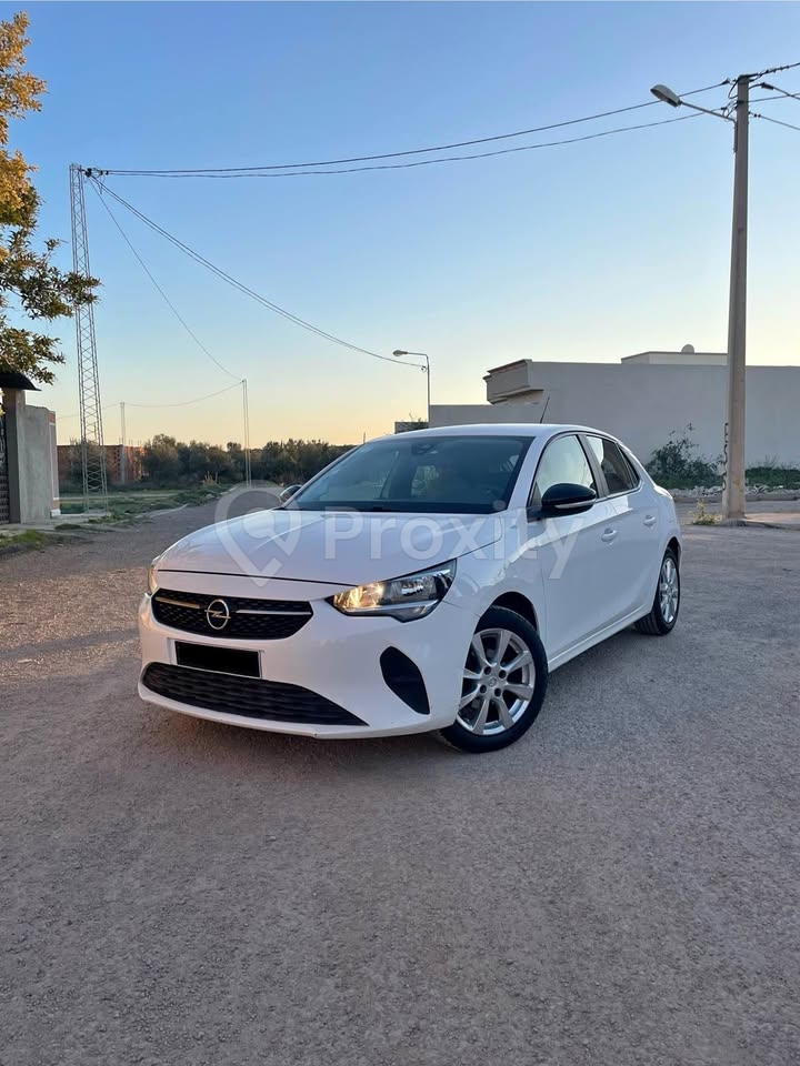 Opel Corsa 2022 essence 5 CV — boîte manuelle, écran tactile, régulateur, jantes alu – Ksibet El Mediouni – 34 000 DT