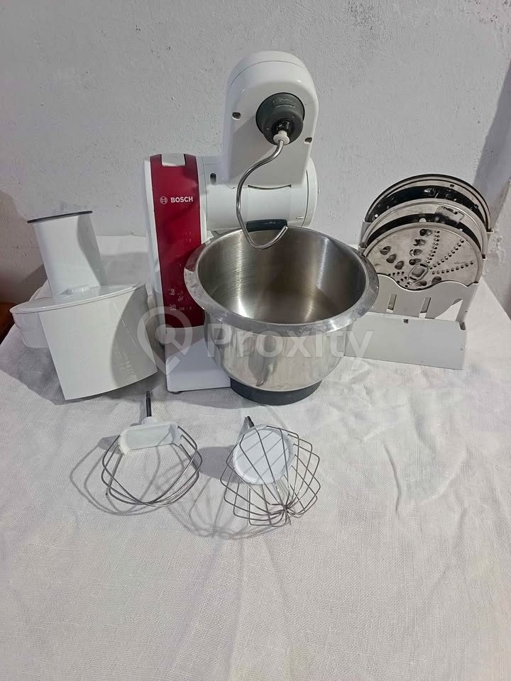 Pétrin Bosch avec bol inox + accessoires – Très bon état – Tunis – 140 TND