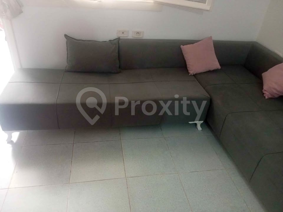 Salon d'angle en bon état à vendre – Grand modèle – El Mourouj 5 – 200 TND