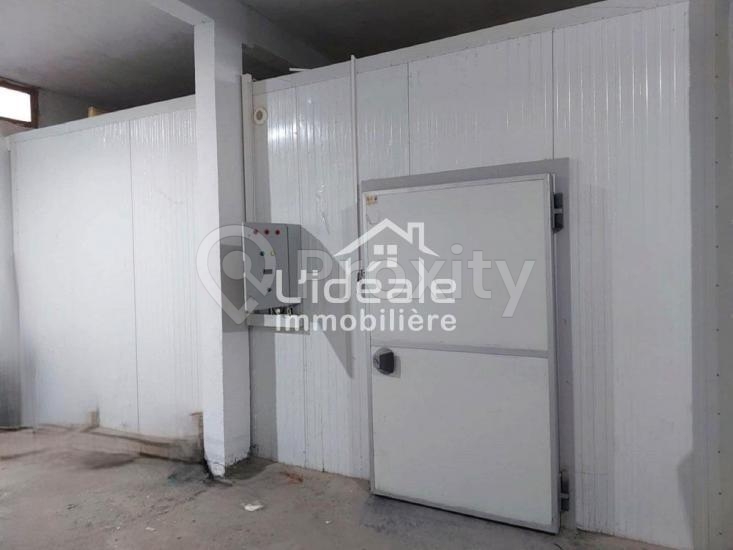 À VENDRE – Dépôt avec chambre frigorifique | El Mhadhba