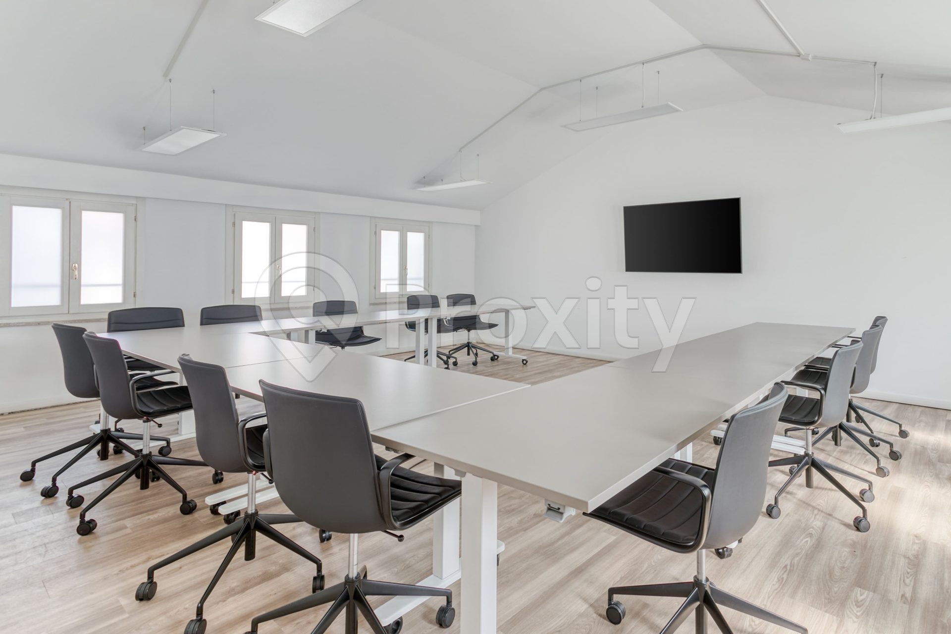 Regus-Riva-Gulli-5740-Trieste-Italy-Large-Meeting-Room-Without-People-1