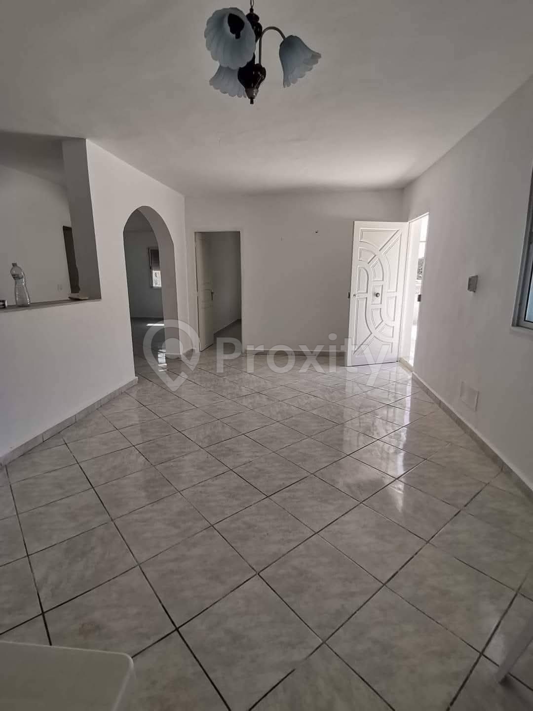 Étage de villa S+2 à louer à Hammam Chatt rue Taher Sfar – 100 m², garage et terrasse
