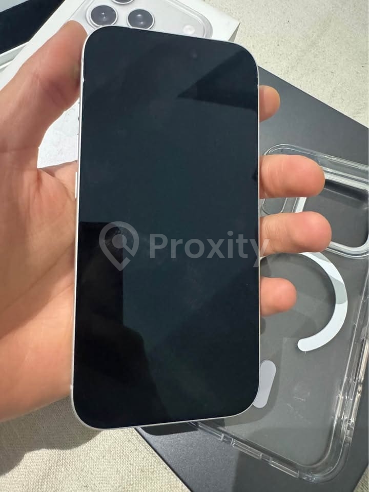 iPhone 17 Pro Silver 256GB – 100% batterie (5 cycles) – Le Kram – 3 800 DT