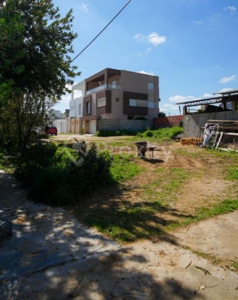 À vendre : Terrain idéal pour projet résidentiel ou investissement