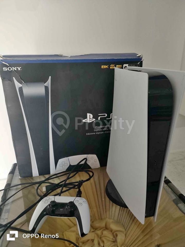 PlayStation 5 Digital à vendre à Oued Ellil – état d'origine, jamais réparée, avec boîte et accessoires