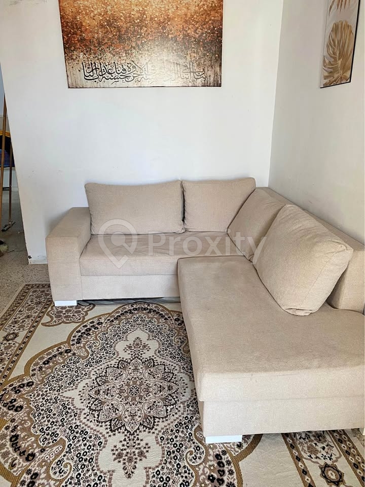 Salon en L beige en bon état à vendre à Sfax – 500 TND