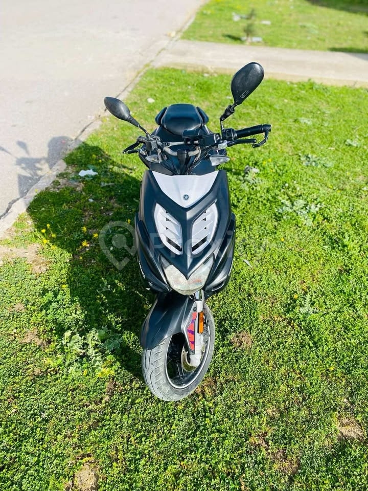 Yamaha Nitro 2017 en état impeccable à vendre à Béja