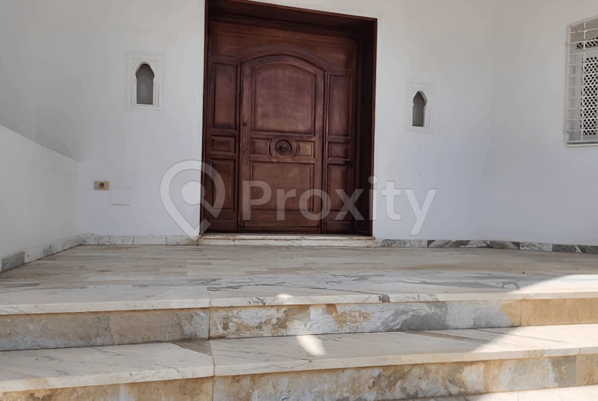 Magnifique villa avec étage à khezama_ouest. ..