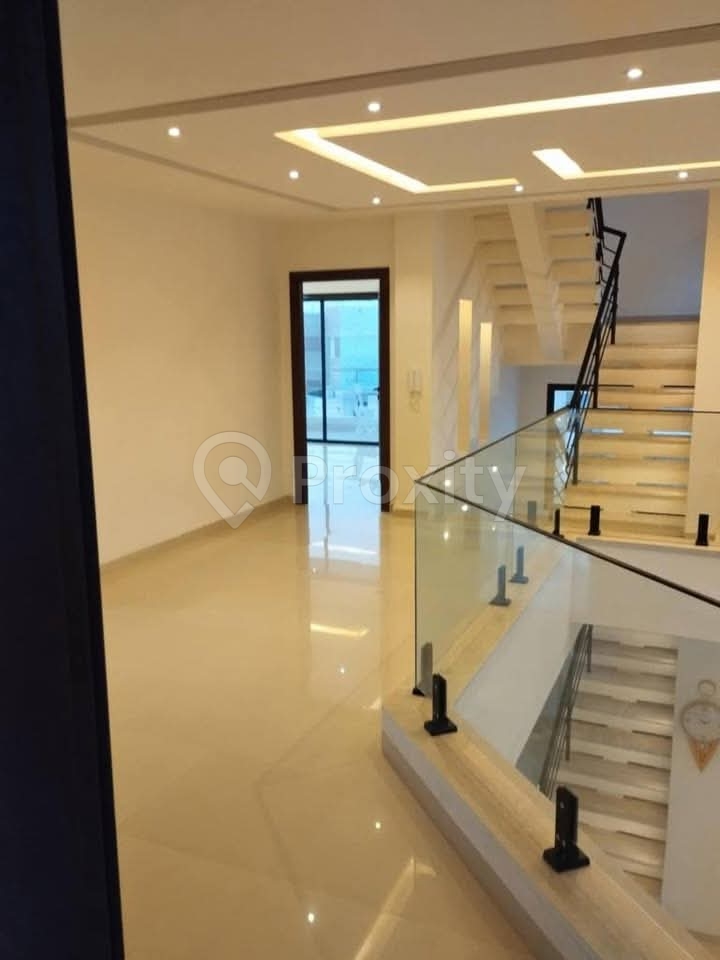 À vendre une superbe villa moderne de standing S+4