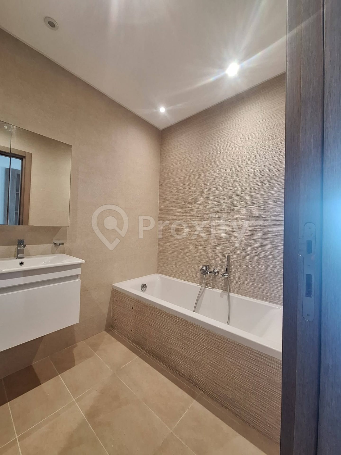 🏡✨ À VENDRE – Appartement S+2 pieds dans l'eau à Chatt Mariem