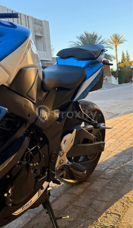 arriere-suzuki-gsr-750