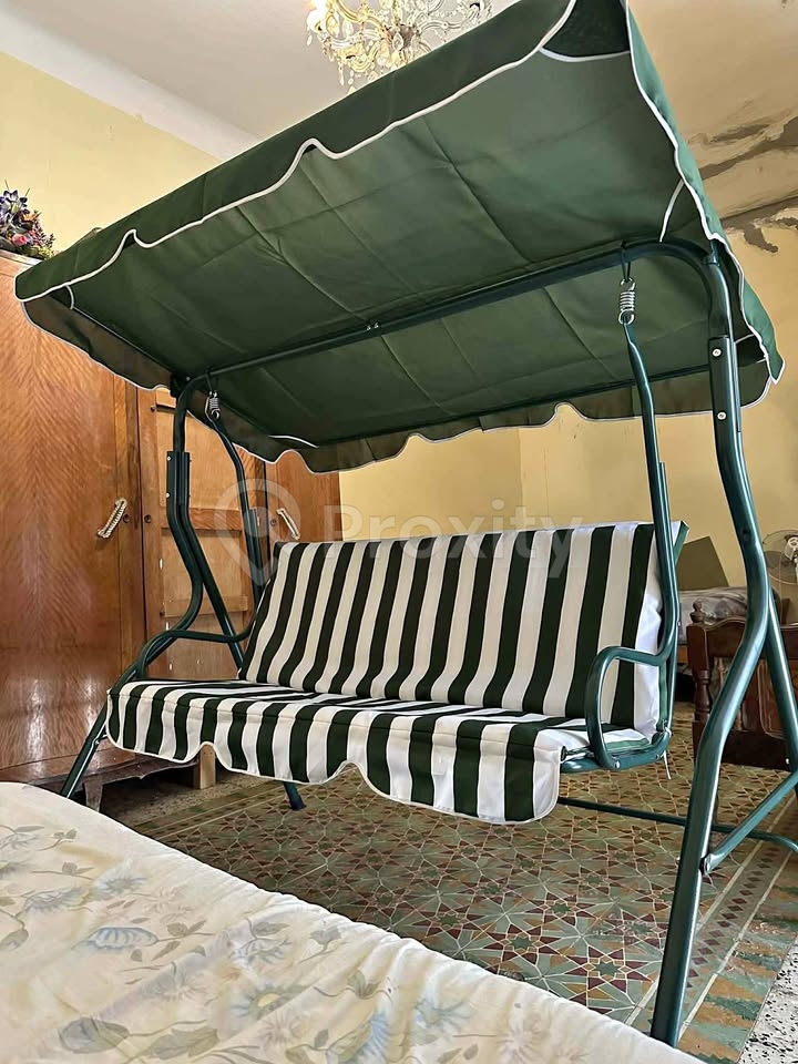 Balançoire de jardin avec auvent à vendre à Tunis – 399 TND
