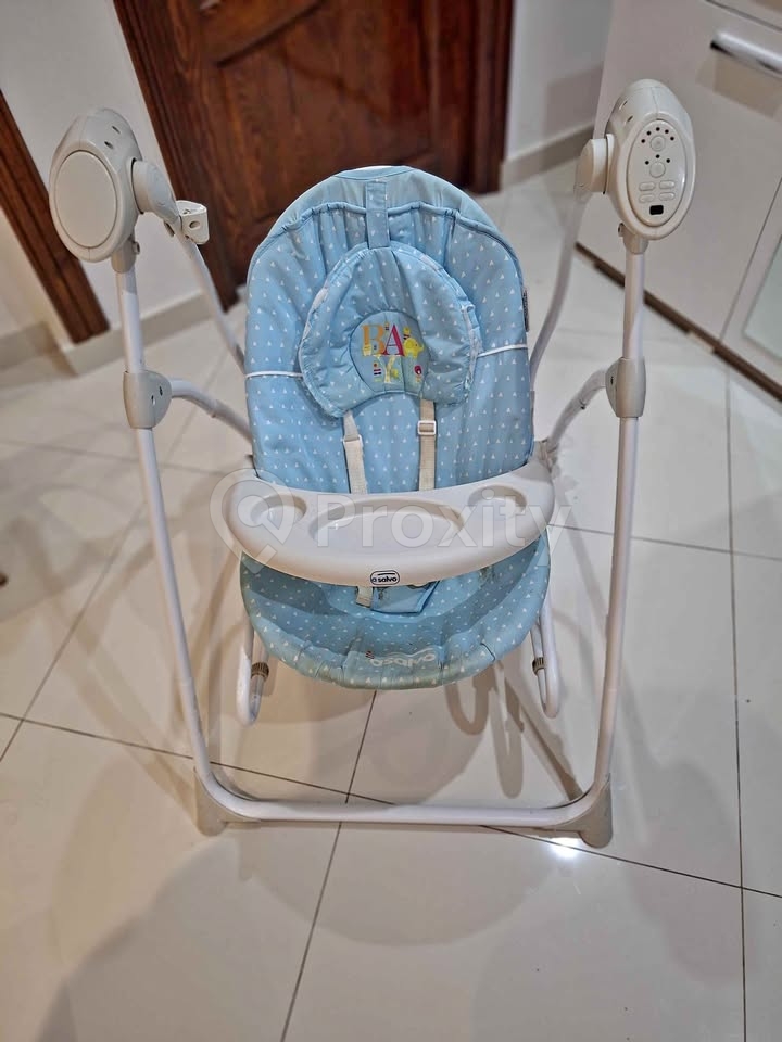 Balançoire électrique pour bébé en bon état à vendre à Tunis – prix 200 TND