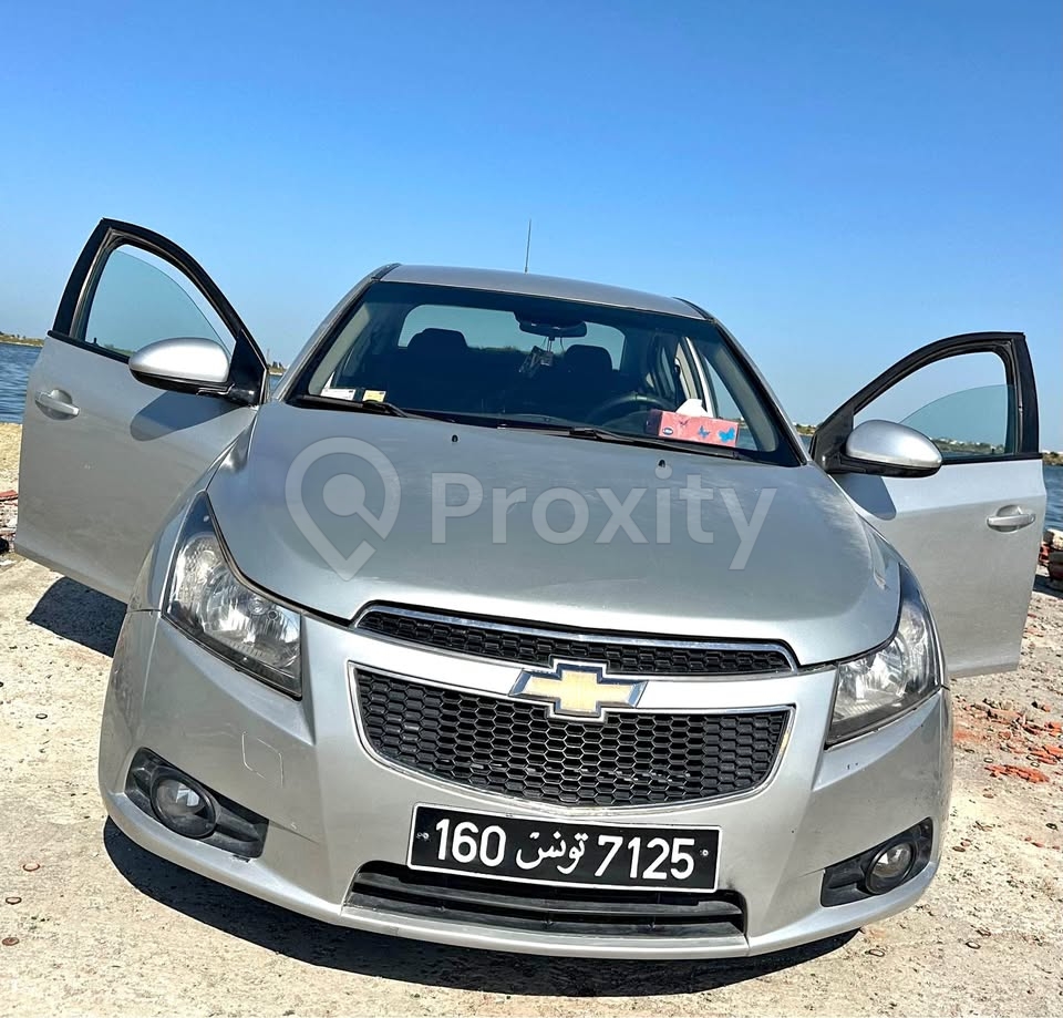 Chevrolet Cruze 2012 1.6 essence 7 CV à vendre à Tunis – climatisation et vitres électriques