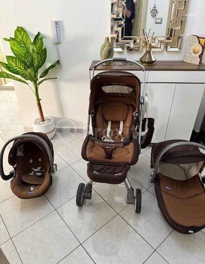 Poussette trio Chicco I-Move Top marron 3 en 1 à vendre à Tunis