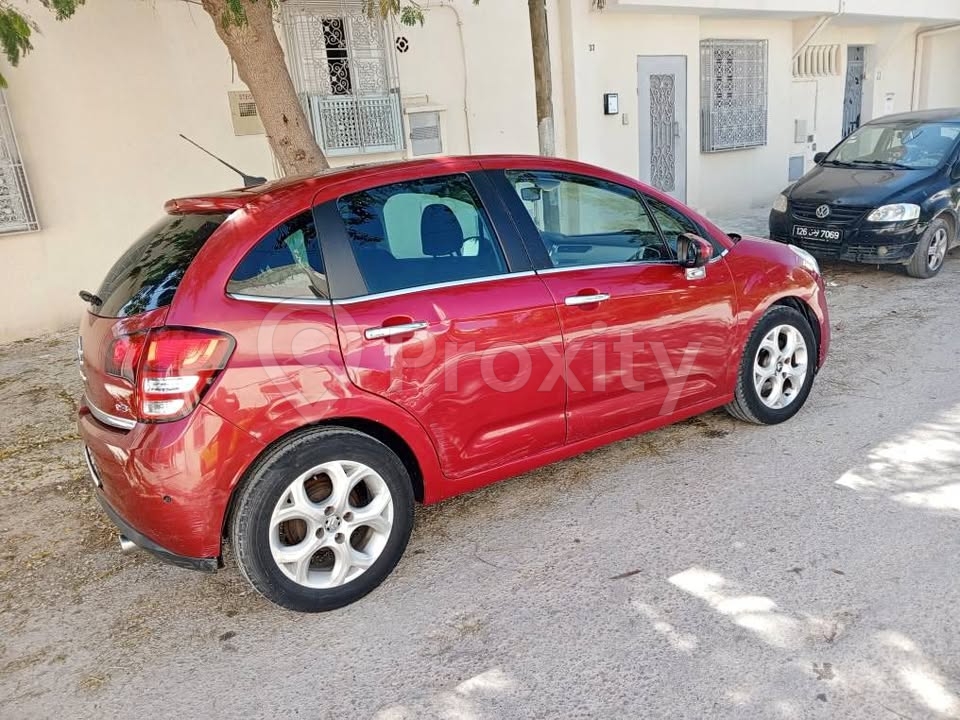 Citroën C3 rouge à vendre à Tunis – 160000 km – année 2011