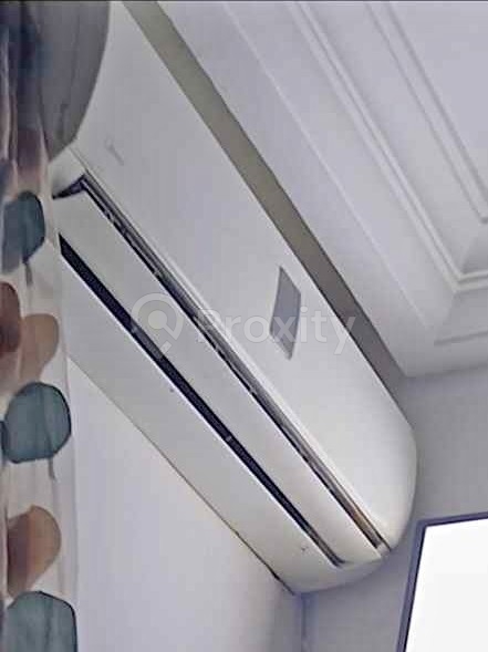 Climatiseur Media 18000 BTU chaud froid en très bon état à vendre à La Soukra
