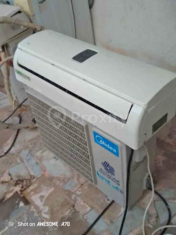 Climatiseur Midea 12000 BTU occasion à Rades – chaud/froid – 650 dinars