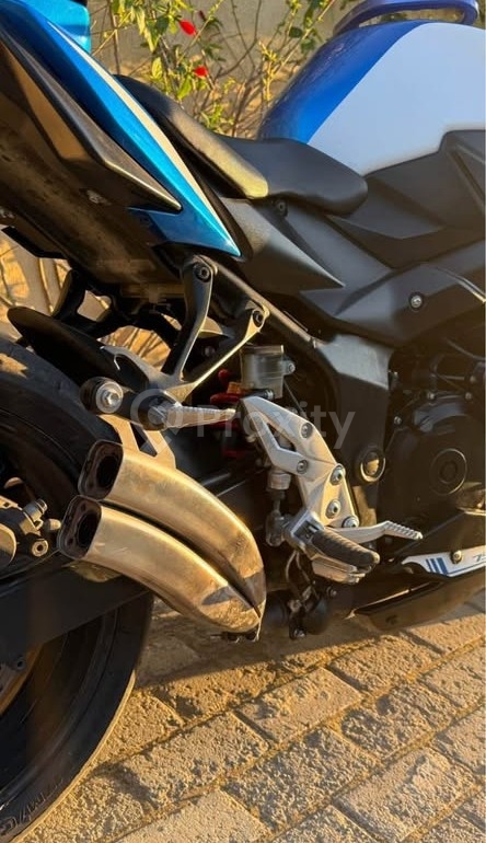 details-suzuki-gsr-750