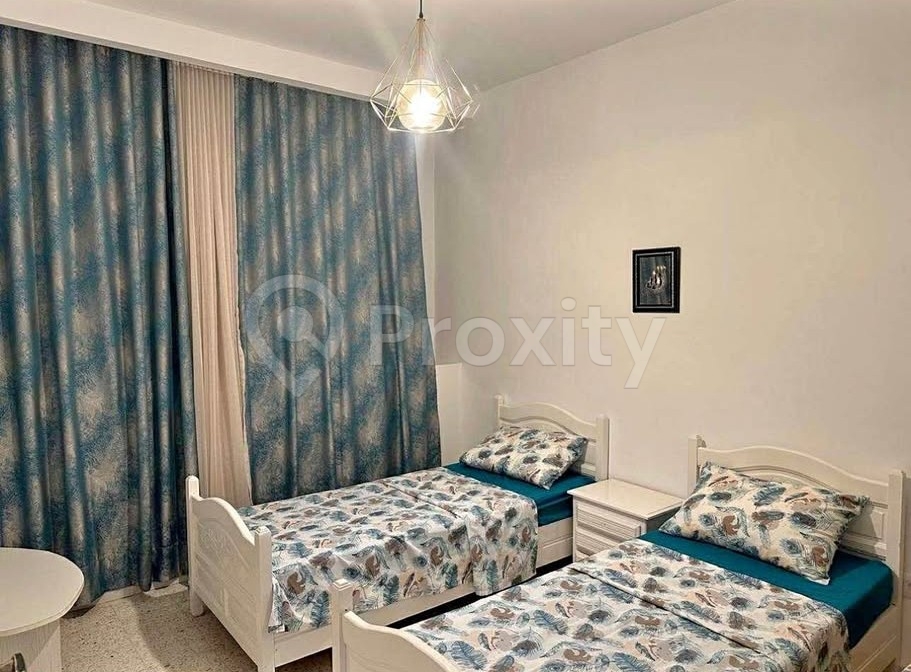 Deux lits en bois en bon état à vendre à Tunis