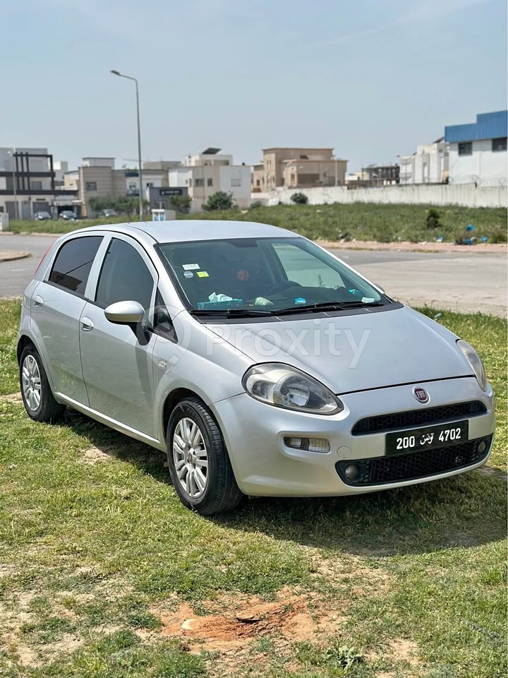 Fiat Punto Evo 2017 en bon état à vendre à El Mourouj – 254 428 km