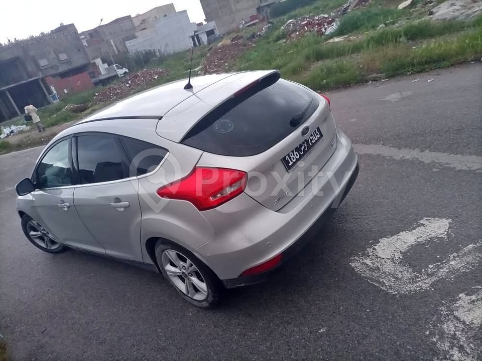 Ford Focus essence 2016 à vendre à Radès – 200 000 km, très bon état